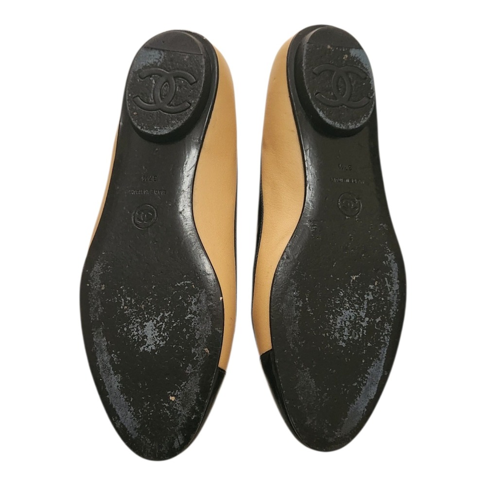 Chanel Two Tone Beige Black Patent Leather CC Logo Ballet Flats Shoes 37.5 - Picture 6 of 8